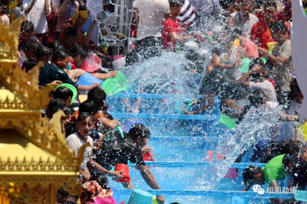 优发国际:云南·德宏亲历体验万人狂欢的德宏泼水节