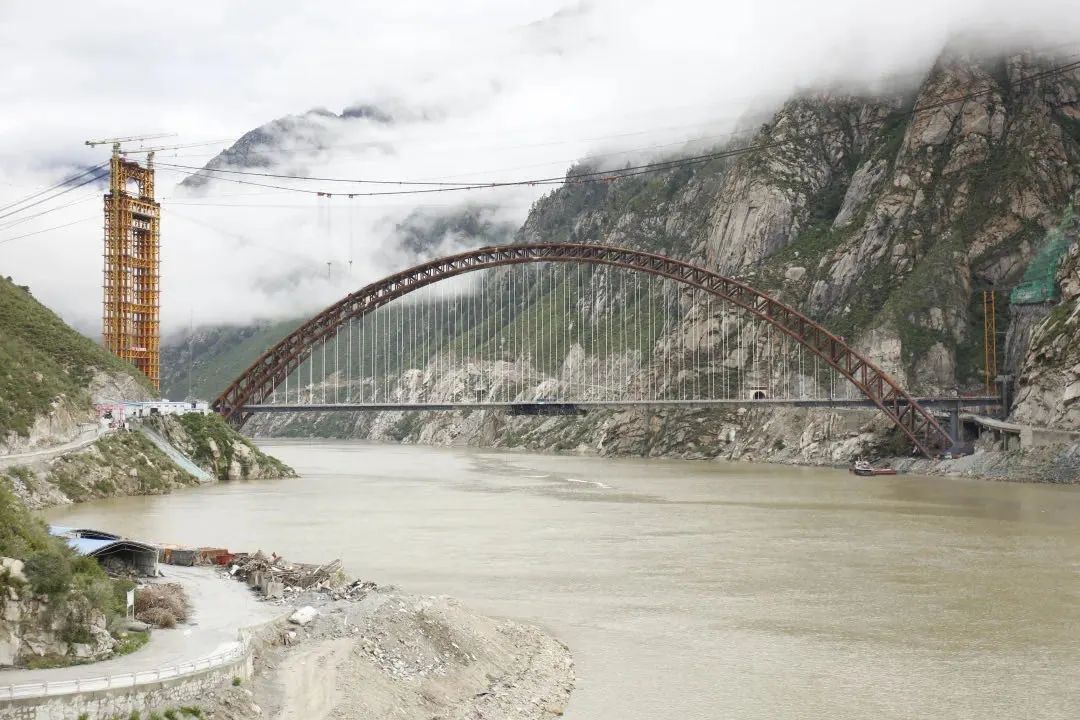 世界十大最长桥梁中国优发国际占9席，是铁路桥梁“最多”的代表