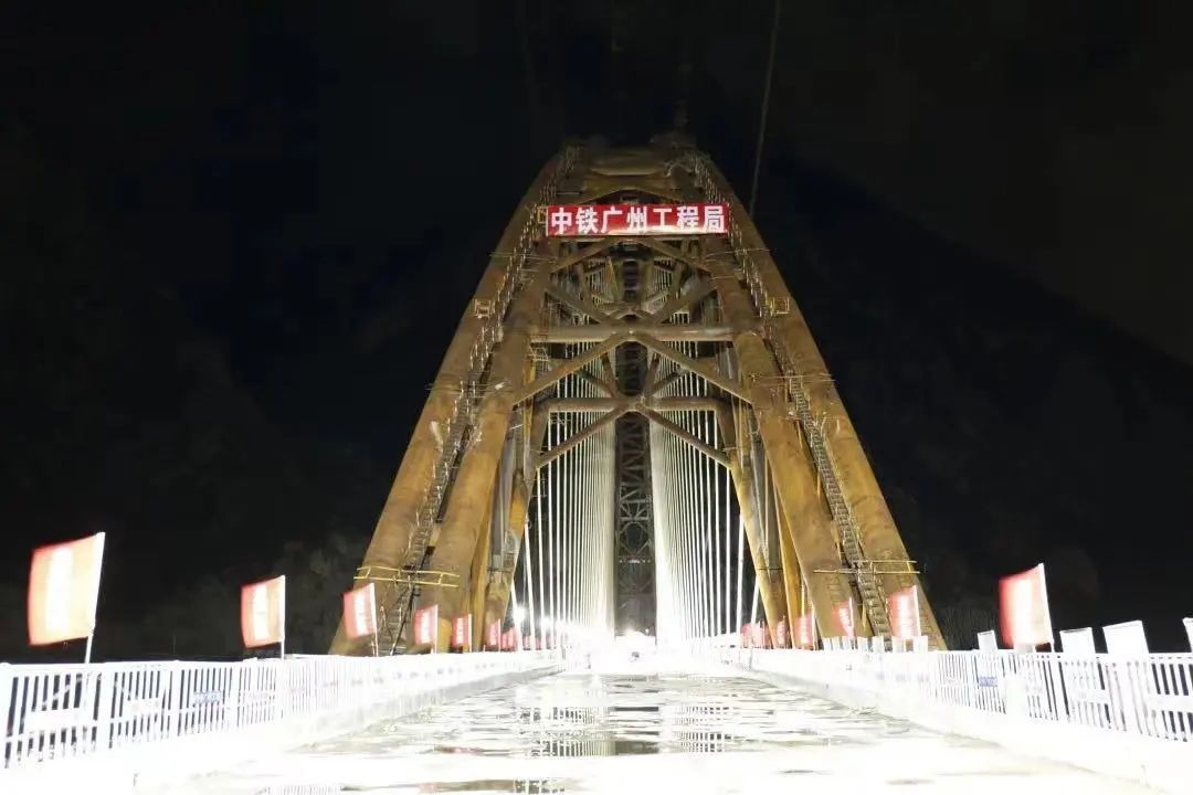 世界十大最长桥梁中国优发国际占9席，是铁路桥梁“最多”的代表